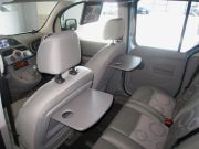 2010年ルノーカングー(写真)