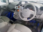 2010年ルノーカングー(写真)