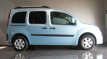 2010年ルノーカングー(写真)