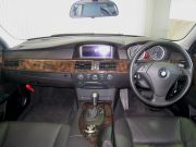 2003年BMW525iハイライン(写真)