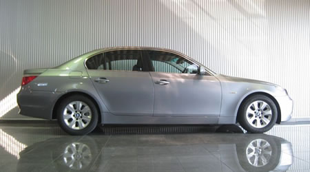 2003年BMW525iハイライン(写真)