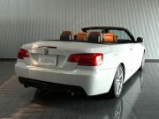 2010年BMW335Mスポーツカブリオレ(写真)