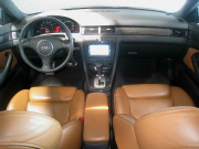 2005年アウディ RS6プラスーアバント(写真)