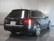 2005年アウディ RS6プラスーアバント(写真)
