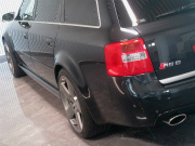 2005年アウディ RS6プラスーアバント(写真)