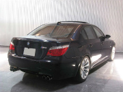2005年BMW M5(写真)