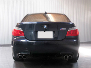 2005年BMW M5(写真)