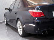 2005年BMW M5(写真)