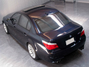 2005年BMW M5(写真)