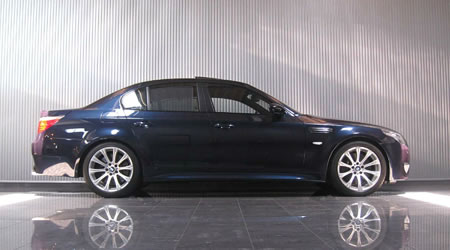 2005年BMW M5(写真)