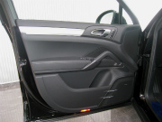 新車 ポルシェ カイエンターボ(写真)