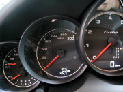 新車 ポルシェ カイエンターボ(写真)