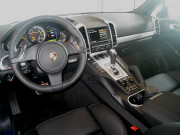 新車 ポルシェ カイエンターボ(写真)