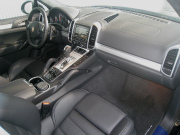 新車 ポルシェ カイエンターボ(写真)