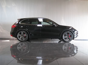 新車 ポルシェ カイエンターボ