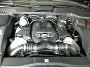 新車カイエンターボドイツ本国仕様(写真)