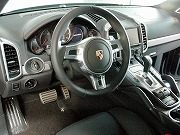 新車カイエンターボドイツ本国仕様(写真)