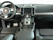 新車カイエンターボドイツ本国仕様(写真)