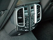 新車カイエンターボドイツ本国仕様(写真)