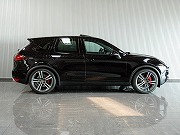 新車カイエンターボドイツ本国仕様(写真)