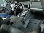 新車カイエンターボドイツ本国仕様(写真)