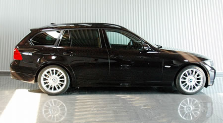 2007年 BMW 335ツーリング インディビデュアル(写真)