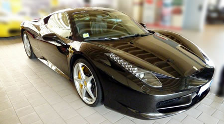 2011年 フェラーリ458イタリヤ(写真)