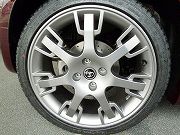 新車アバルト695エディツィオーネ　マセラティ(写真)