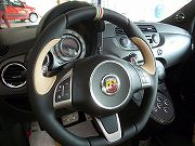 新車アバルト695エディツィオーネ　マセラティ(写真)