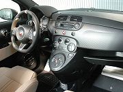 新車アバルト695エディツィオーネ　マセラティ(写真)