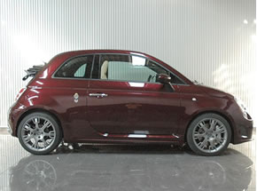 新車アバルト695エディツィオーネ　マセラティ