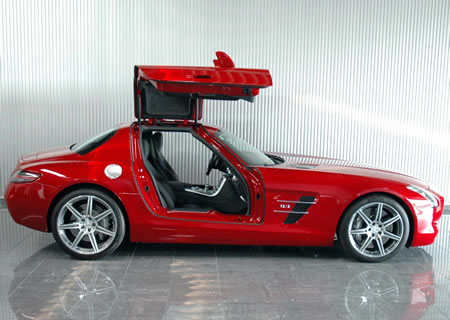 2011年　AMG　SLS63(写真)