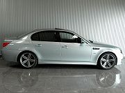 2006年　BMW　M5(写真)