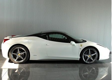 2012年 フェラーリ 458イタリヤ(写真)