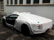 新車ランボルギーニアヴェンタドール(写真)