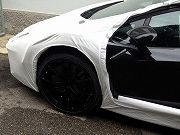 新車ランボルギーニアヴェンタドール(写真)