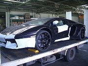 新車ランボルギーニアヴェンタドール(写真)