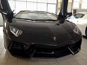 新車ランボルギーニアヴェンタドール(写真)