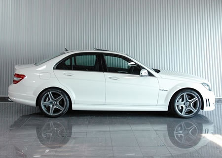 2009年　AMG　C63(写真)