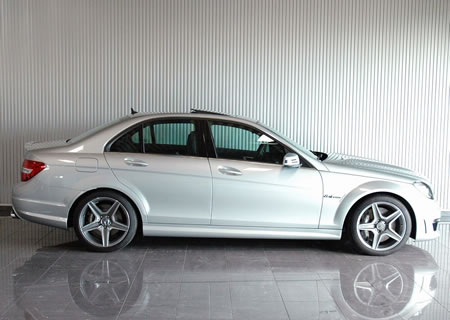 2011年　AMG　C63(写真)