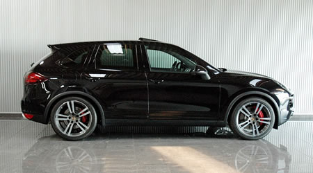 2012年　ポルシェカイエンターボ(写真)