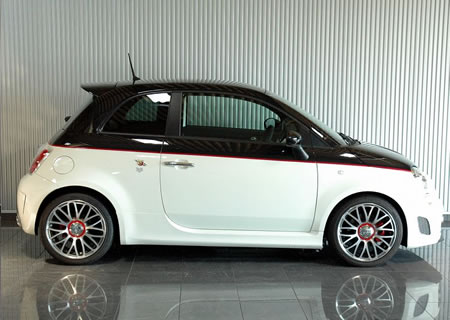 2013年　アバルト　595ツーリズモ(写真)