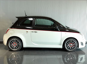 2013年　アバルト　595ツーリズモ