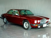 1993年　ダイムラーダブルシックス(写真)