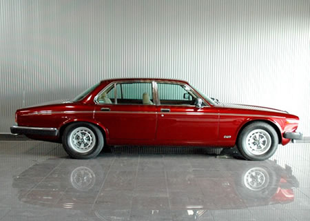 1993年　ダイムラーダブルシックス(写真)