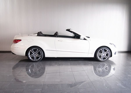 2013年　メルセデスベンツE250カブリオレ(写真)