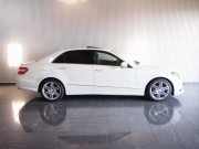2011年　メルセデスベンツE550アバンギャルド(写真)