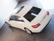 2011年　メルセデスベンツE550アバンギャルド(写真)