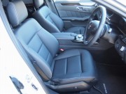 2011年　メルセデスベンツE550アバンギャルド(写真)