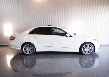 2011年　メルセデスベンツE550アバンギャルド(写真)